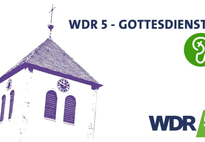 WDR 5 überträgt einen Gottesdienst. Ein Kirchturm mit Uhr und Kreuz ist zu sehen.