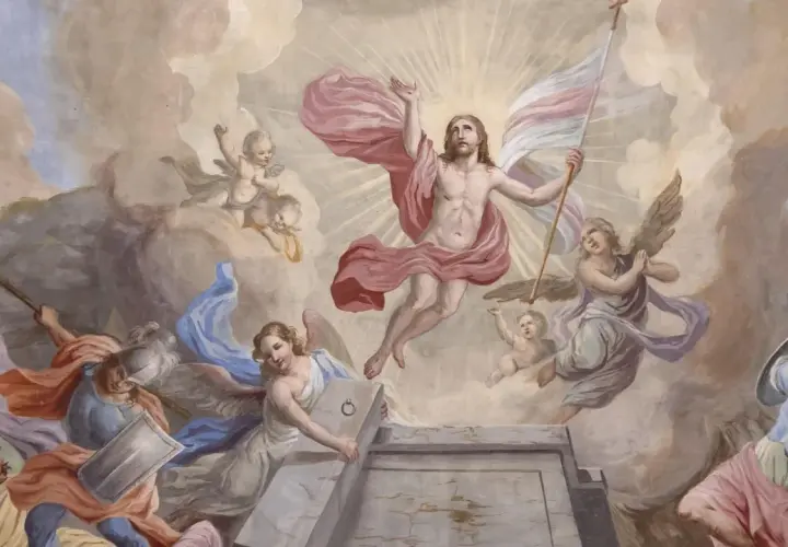 Jesus steigt triumphierend aus dem Grab empor, umgeben von Engeln und erstaunten Soldaten. Dieses Bild zeigt, wann Jesus auferstanden ist.