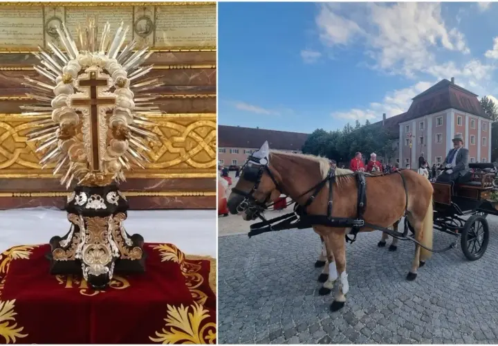 Ein prunkvolles Reliquiar mit einem Kreuz, das an die Splitter vom Kreuz Jesu erinnert, steht auf einem roten Samttuch. Daneben eine Pferdekutsche mit einem Mann im Anzug.