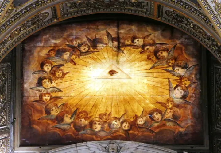 Gemälde mit Engeln, die das Auge der Vorsehung umgeben, ein Symbol der Dreifaltigkeit.