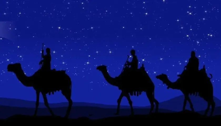 Drei Könige, Caspar, Melchior und Balthasar, reiten auf Kamelen durch die sternenklare Nacht.