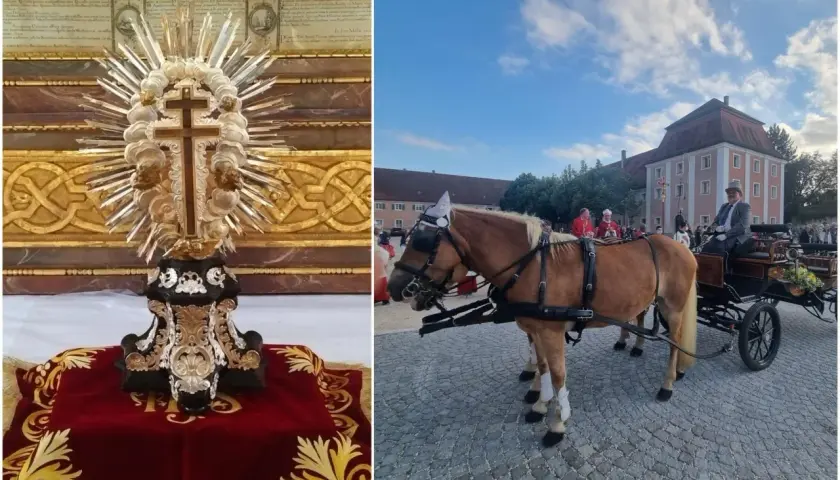 Ein prunkvolles Reliquiar mit einem Kreuz, das an die Splitter vom Kreuz Jesu erinnert, steht auf einem roten Samttuch. Daneben eine Pferdekutsche mit einem Mann im Anzug.