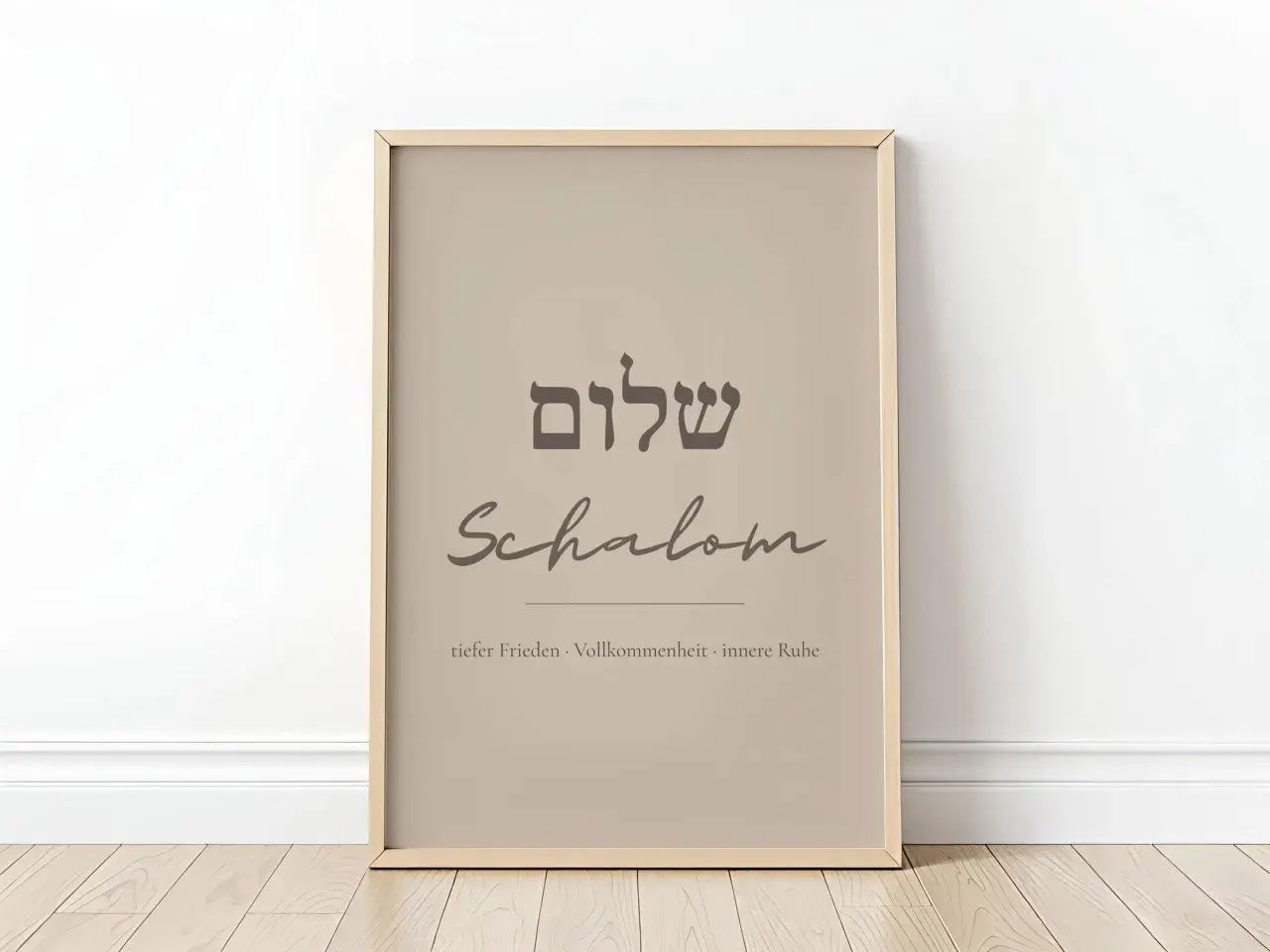 Gerahmtes Bild mit hebräischem Schriftzug "Schalom" und der Bedeutung: tiefer Frieden, Vollkommenheit, innere Ruhe.