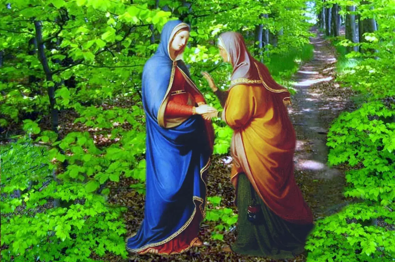 Die Maria Heimsuchung Kirche zeigt Maria und Elisabeth im Wald.
