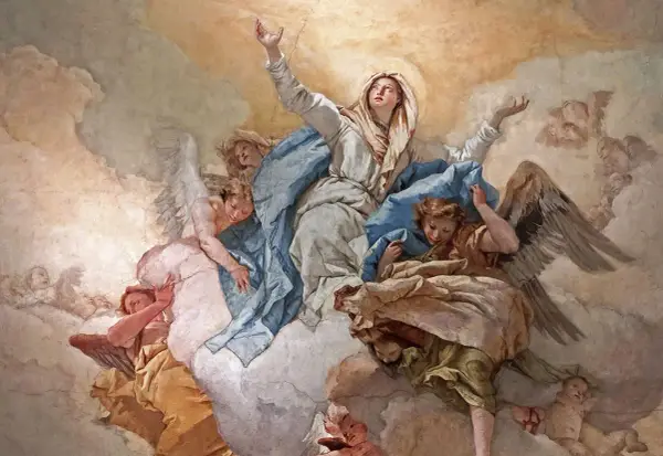 Engel umgeben eine Frau im Himmel. Sie schweben auf Wolken, wie der Himmel aussieht, wenn er voller himmlischer Wesen ist.